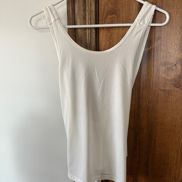 Fabletics Bea Tank - Picture 7 of 9